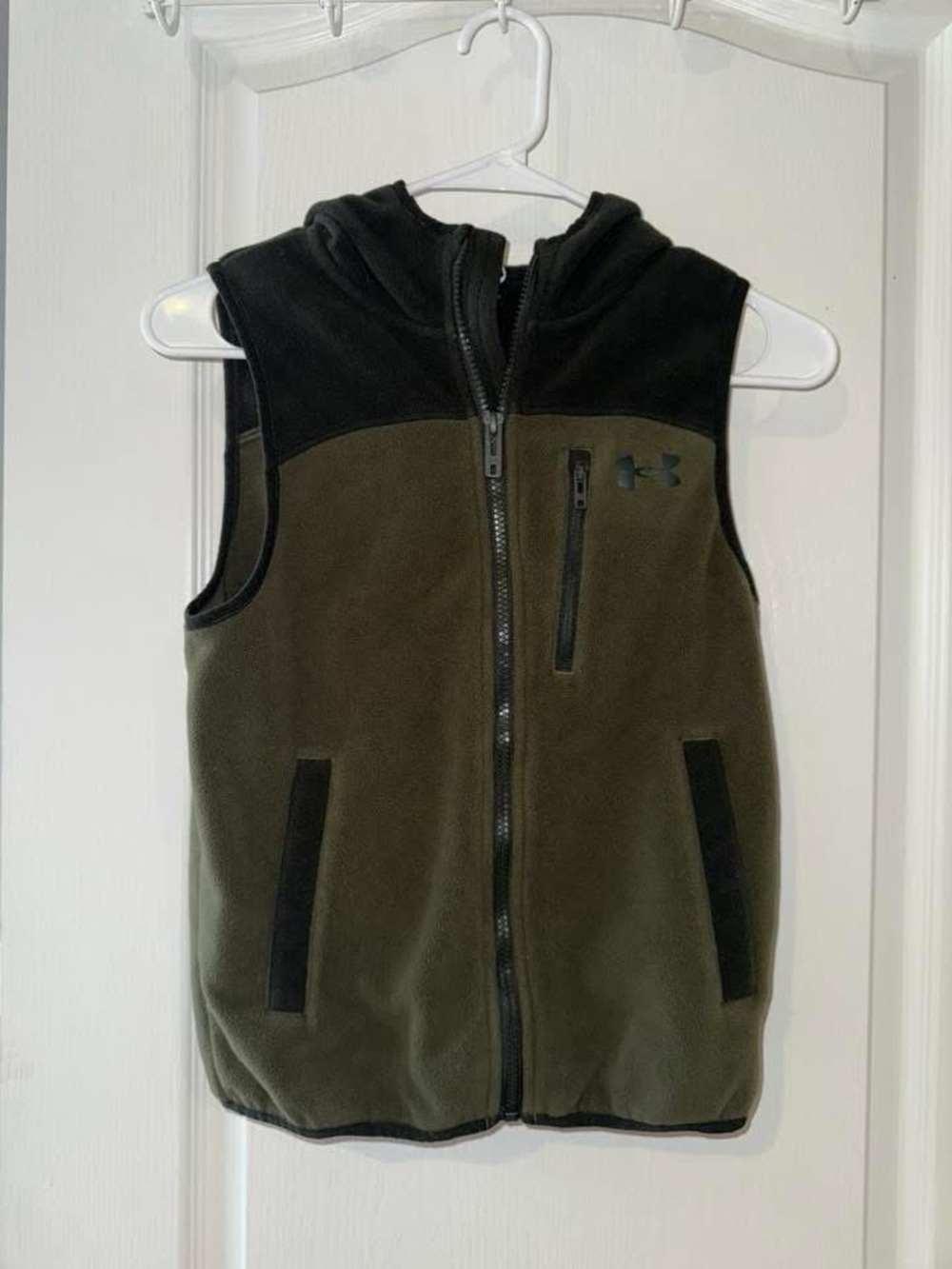 Under Armour Kids Olive Green and Black Hooded Fleece Vest